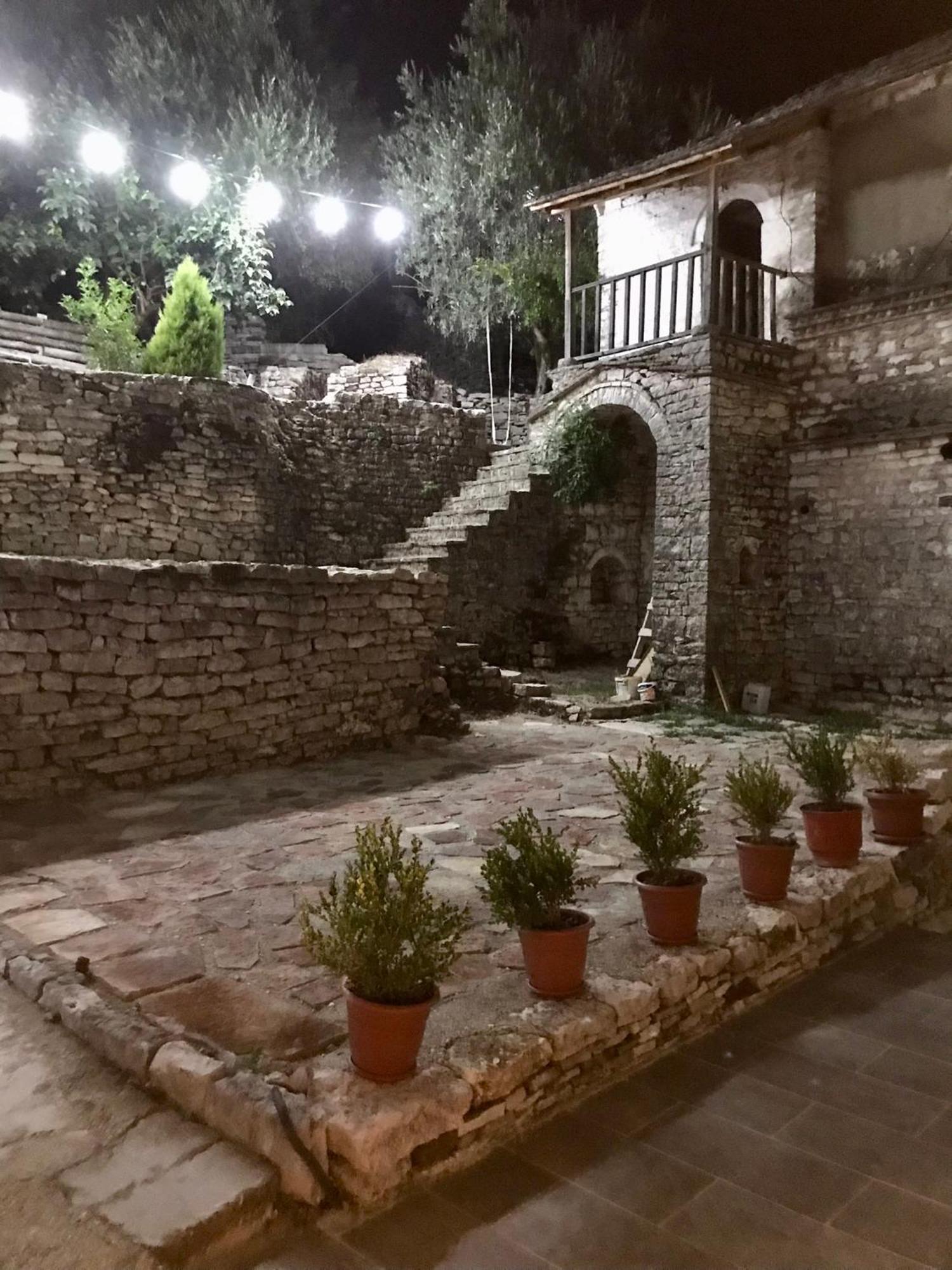 Vila Eri Gjirokaster Luaran gambar