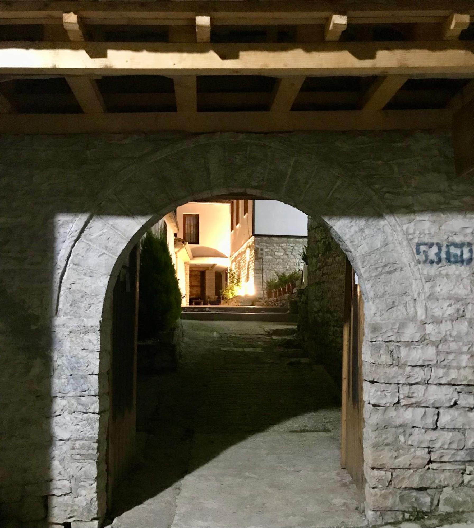 Vila Eri Gjirokaster Luaran gambar