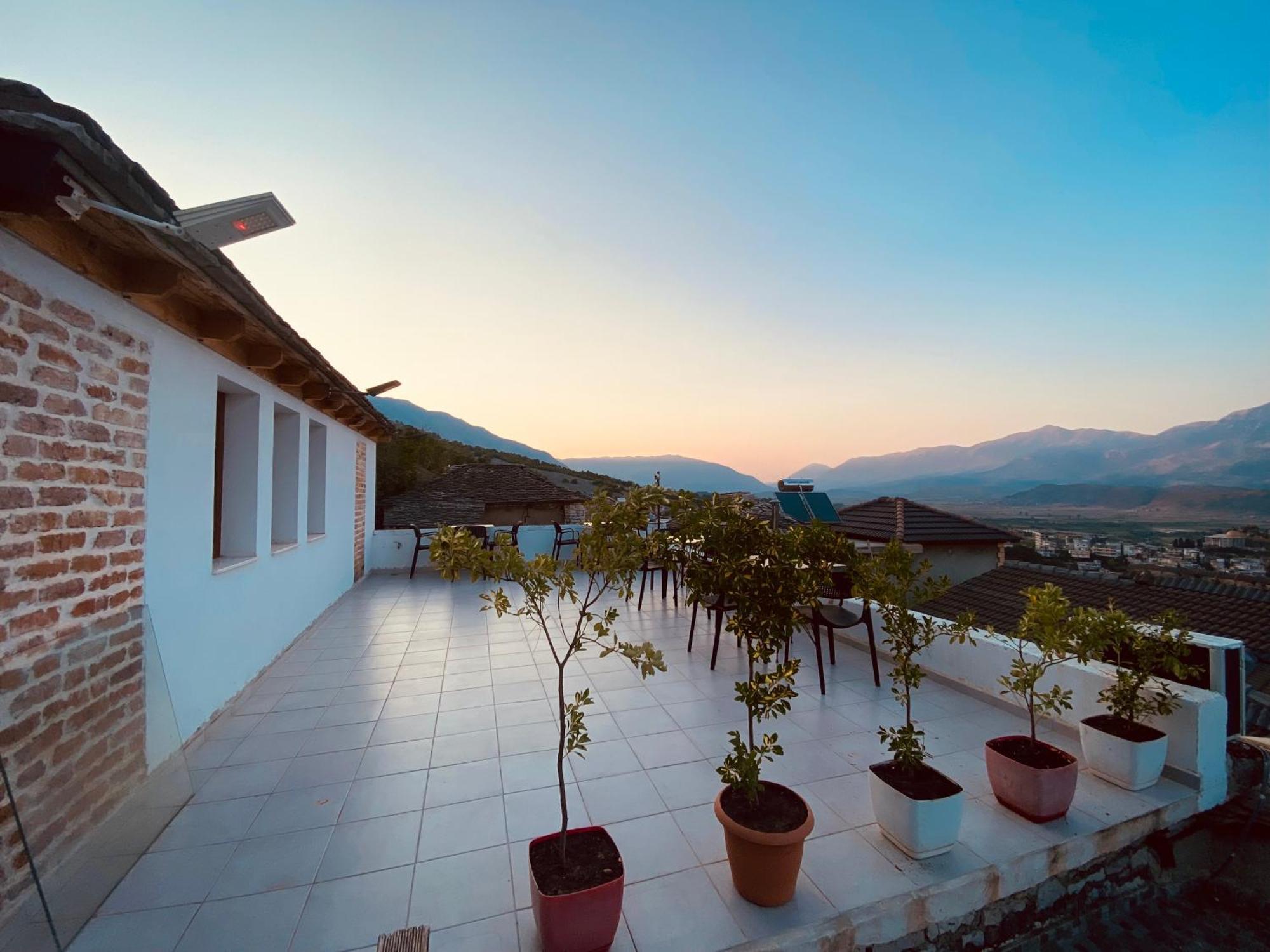 Vila Eri Gjirokaster Luaran gambar